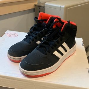 Boys Adidas Hoops 2.0 Size 7